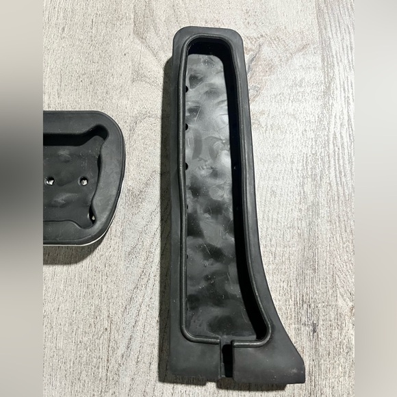 Mercedes Benz Aluminum with Rubber Grip AMG Custom Gas and Brake Pedals - Picture 4 of 6